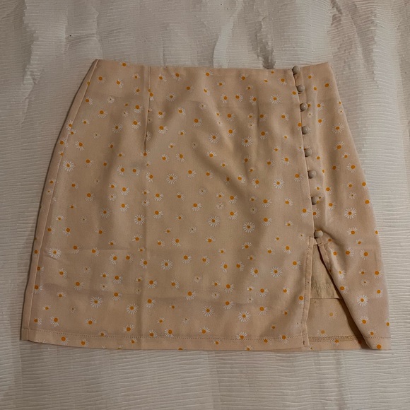 Princess Polly Floral Mini Skirt with Button Up Side Slit - Picture 1 of 3